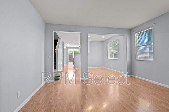Foto del edificio - 5183 Bissett Way