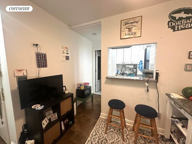 Foto del edificio - 326 W 47th St