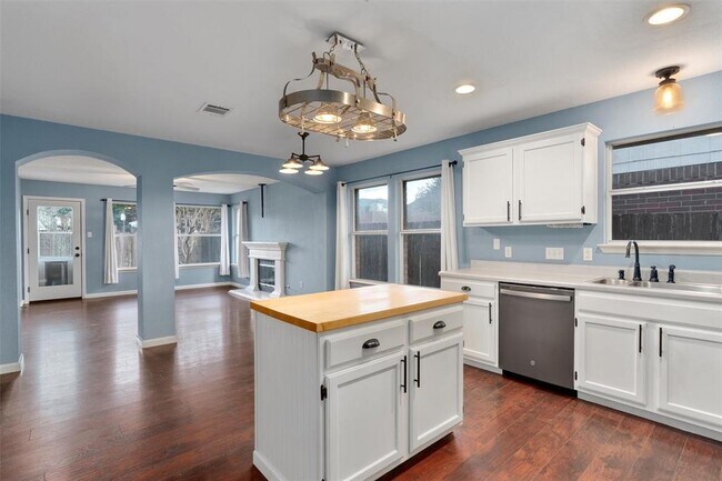 Building Photo - 15512 Imperial Jade Dr