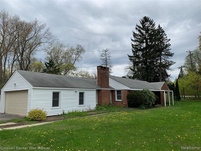 Building Photo - 4911 W Maple Rd