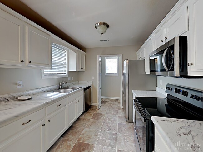 Building Photo - 3767 Bret Dr