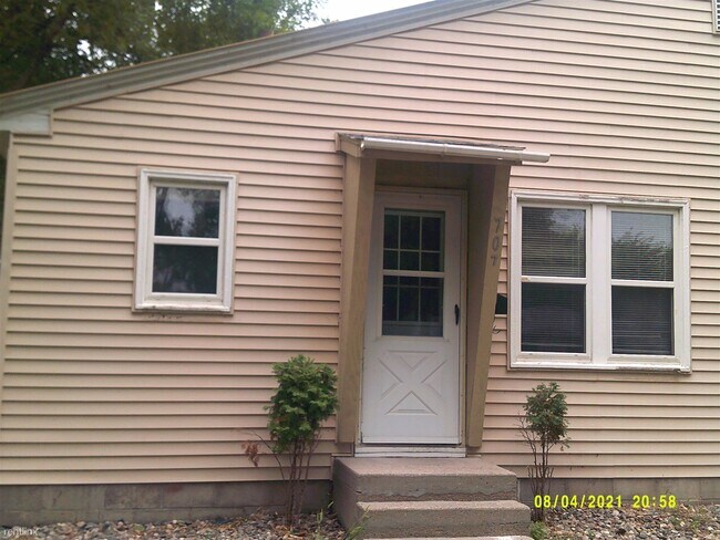 Building Photo - 2 br, 1 bath Duplex - 707 S 17th St