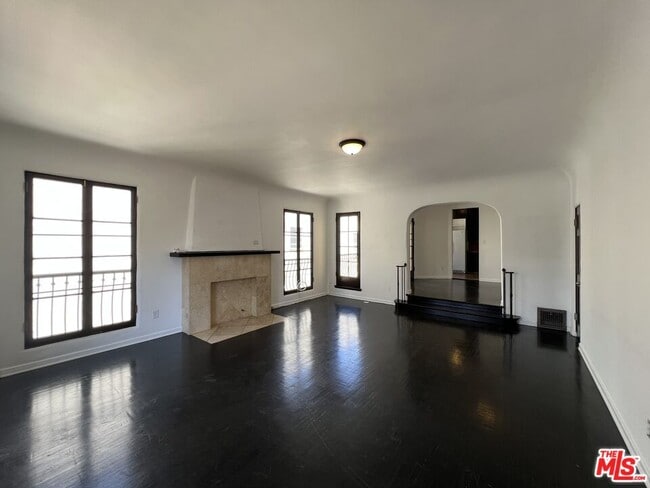 Building Photo - 942 S Mansfield Ave