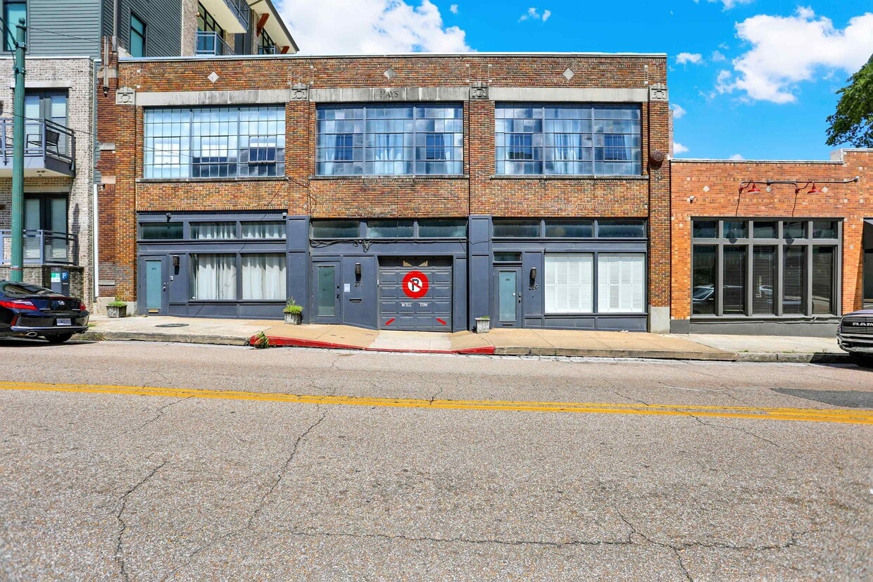 Primary Photo - 271 S Front St