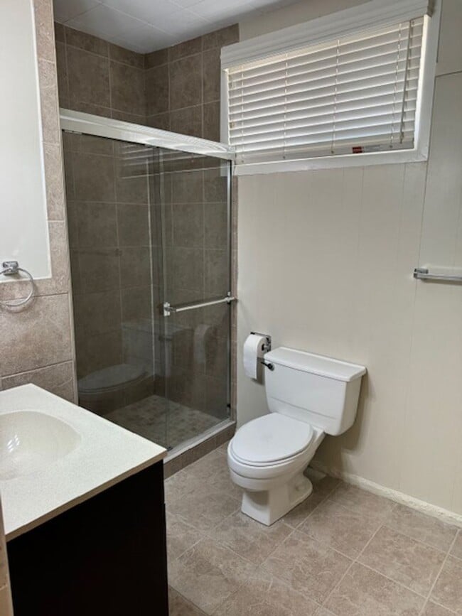 Building Photo - ALL PROSPECTIVE TENANTS MUST SUBMIT A $58 ...