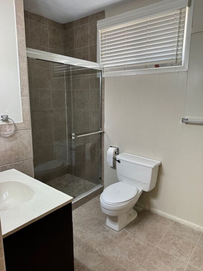 Foto del edificio - ALL PROSPECTIVE TENANTS MUST SUBMIT A $58 ...