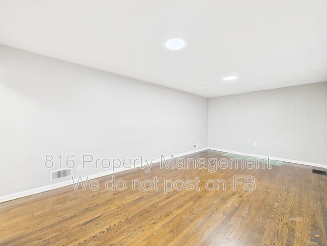 Foto del edificio - 7560 Prospect Ave