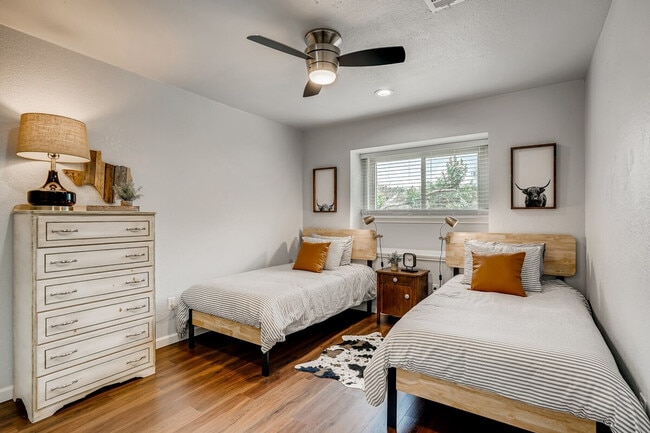 Building Photo - 2201 Rosemary Ln