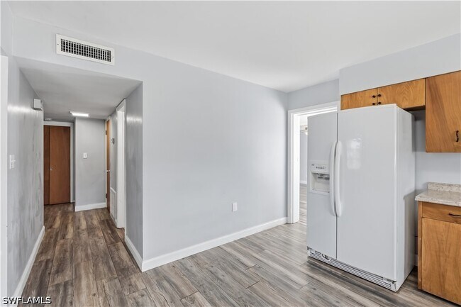 Building Photo - 4220 Deleon St