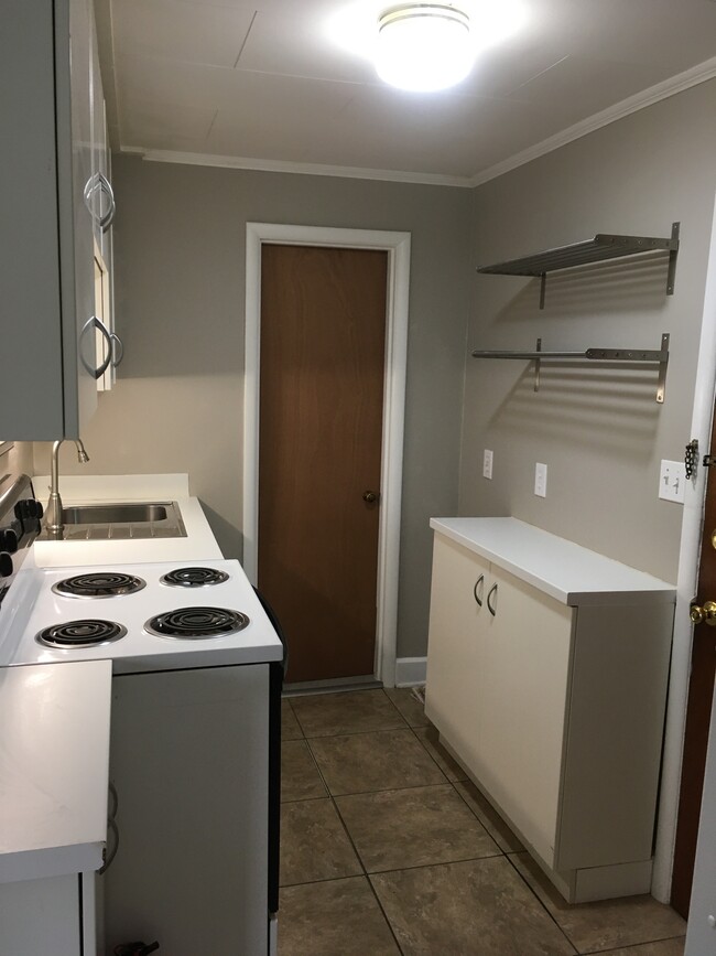 Kitchen - 6015 Saline Ann Arbor Rd
