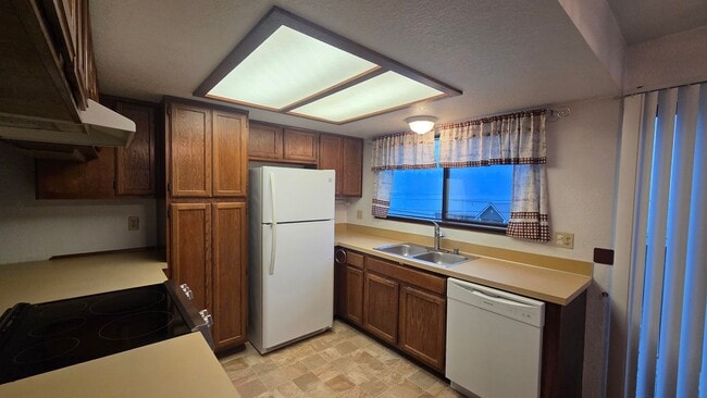 Building Photo - 2012 Vernon Rd