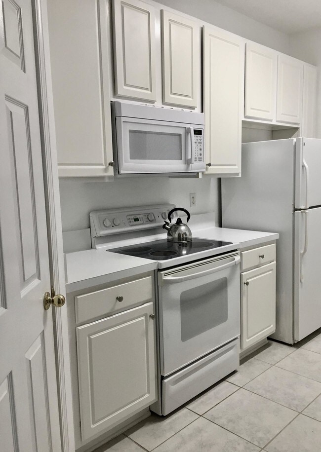 kitchen - 10550 Baymeadows Rd