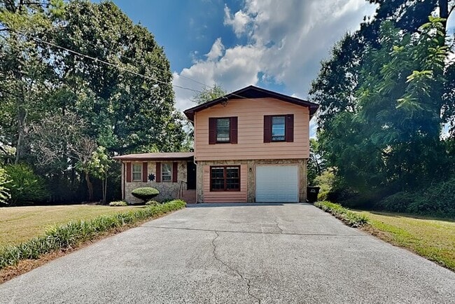 Building Photo - 1982 Village Ct SW