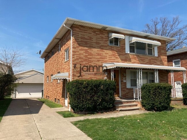 Building Photo - 540 E 208th St