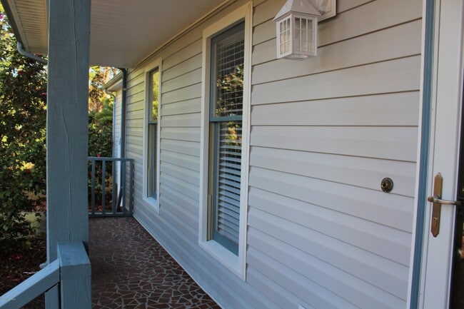 Building Photo - 136 Oyster Rock
