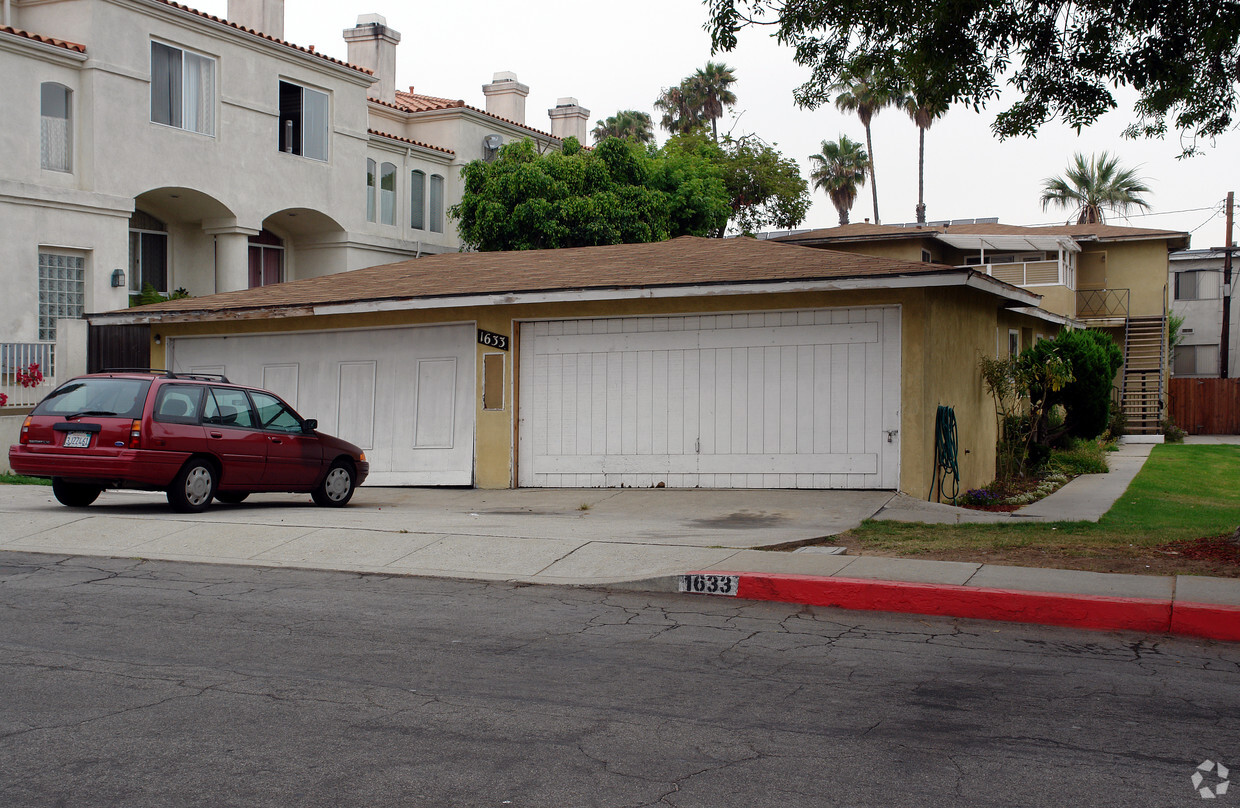 Primary Photo - 1633 E Palm Ave