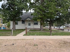 Building Photo - 2044 10th Ave