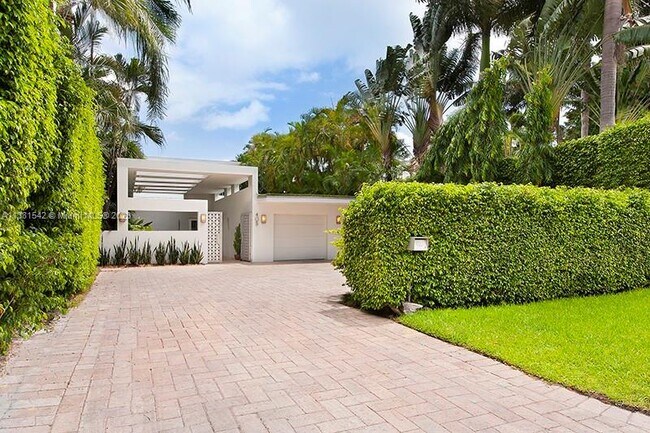 Building Photo - 405 E San Marino Dr