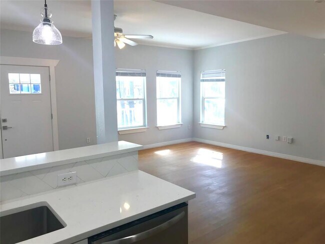 Foto del edificio - 2924 E 13th St