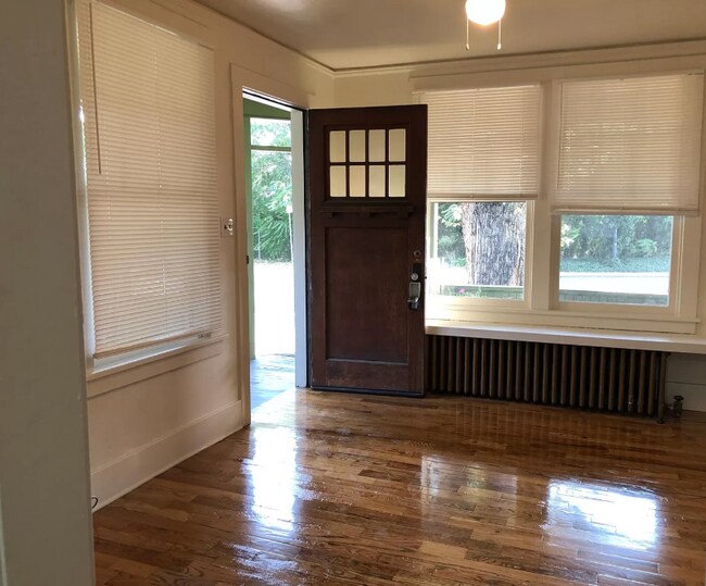 Building Photo - 314 Warm Spring