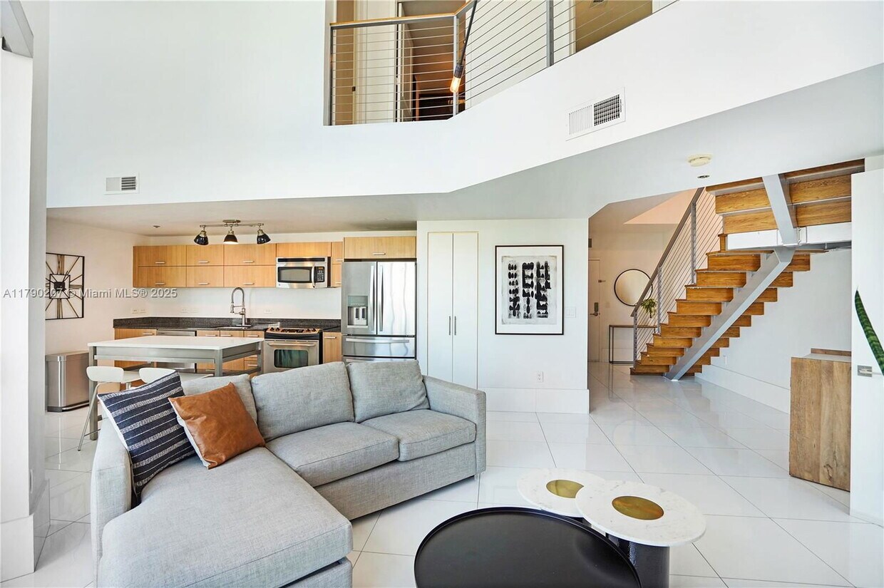 Foto principal - 350 S Miami Ave