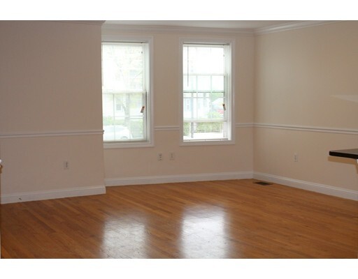 Foto del edificio - 1325 Blue Hill Avenue