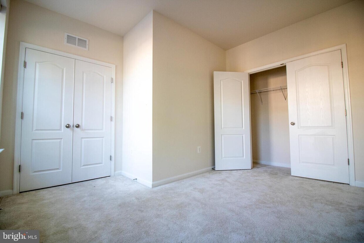 Foto principal - 3725 Roosevelt Pl NE
