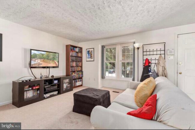 Foto del edificio - 9607 Glendower Ct