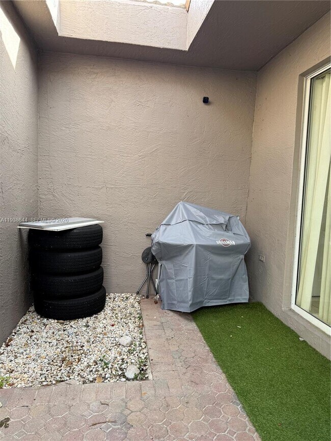 Building Photo - 7420 S Aragon Blvd