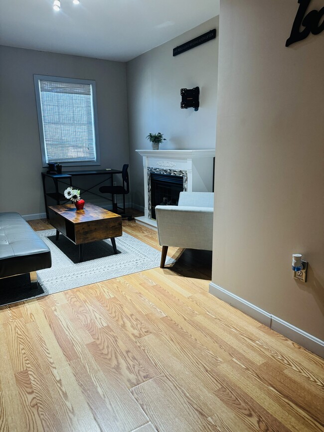 Foto del edificio - 65 Asti Ave