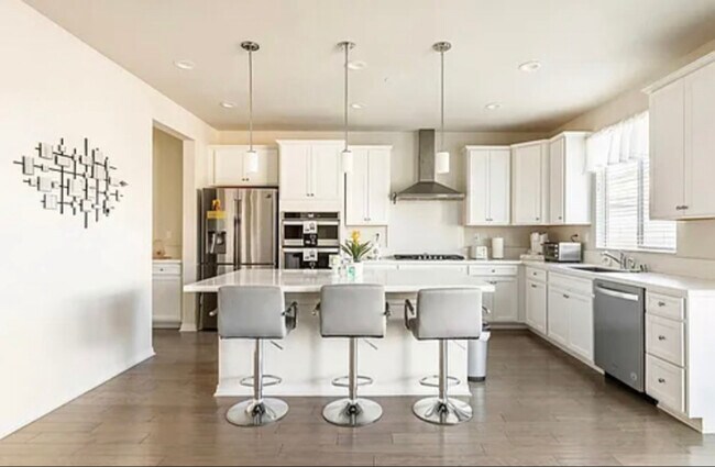 Foto del edificio - 7818 Poppy Ln