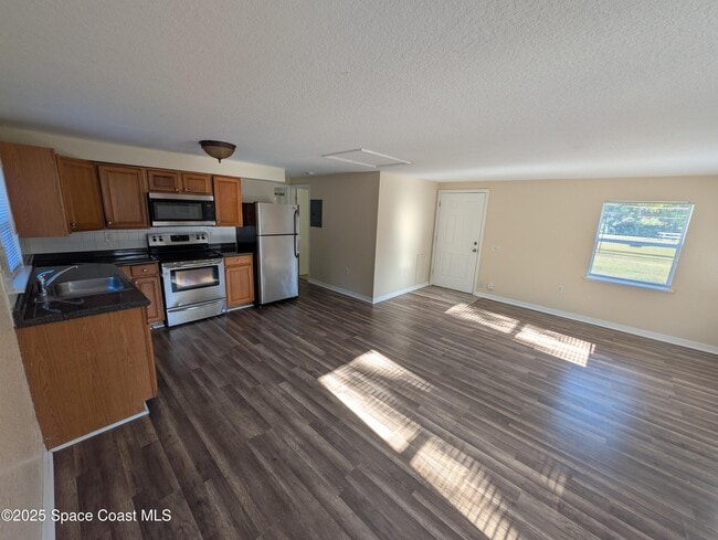 Building Photo - 1565 Violet Ave