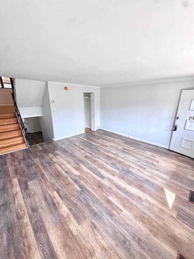 Foto del edificio - SUPER CLEAN THREE BEDROOM TOWNHOME