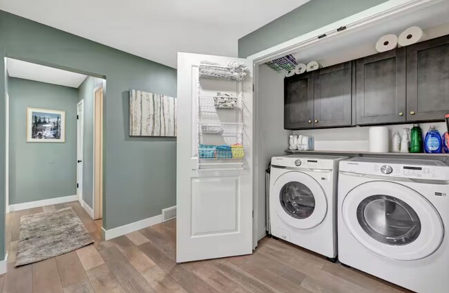 Foto del edificio - Spacious 3-Bed, 2-Bath Home in Denver