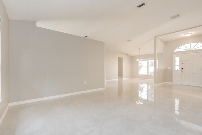 Foto del edificio - 1523 Golden Poppy Ct