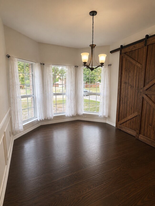 Foto del edificio - 1622 Lake Travis Dr