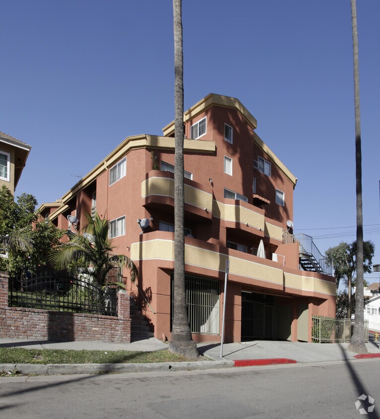 Building Photo - 3104-3120 W Temple St