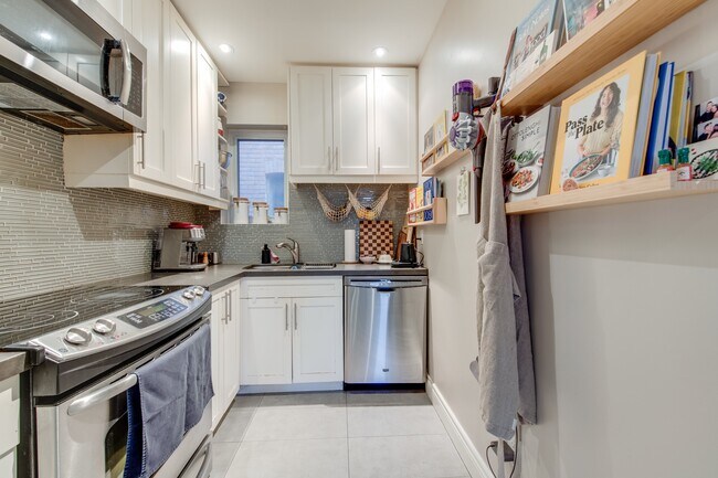 Photo du bâtiment - Prime Palmerstson Boulevard near Bloor Subway Station