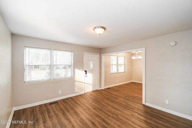 Foto del edificio - 6418 Ballejo Ct N