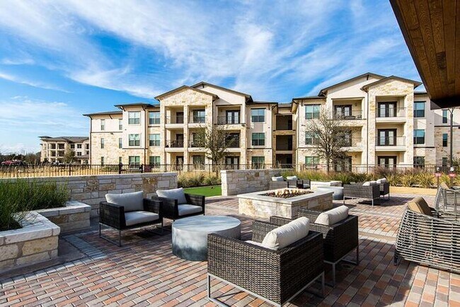 Foto del edificio - 10500 S I-35 Frontage Rd