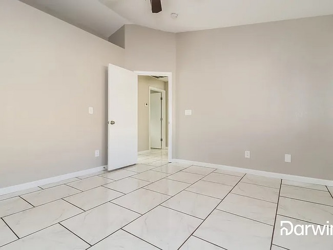 Building Photo - 9191 N 70th Dr