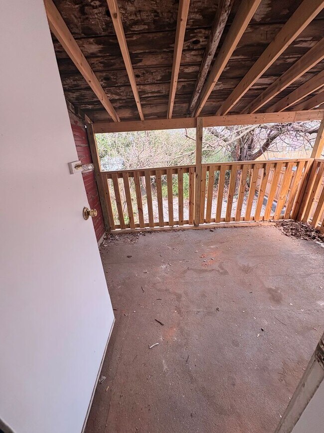 Foto del edificio - 2nd Floor 3 Bedroom Apartment in Downtown York City