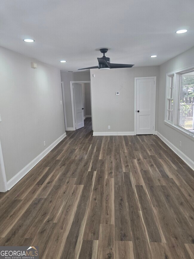 Foto del edificio - 4201 Lindsey Dr