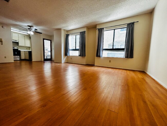 Foto del edificio - 657 W California Ave