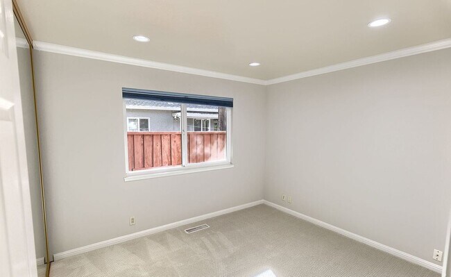 Building Photo - 6705 Trinidad Dr