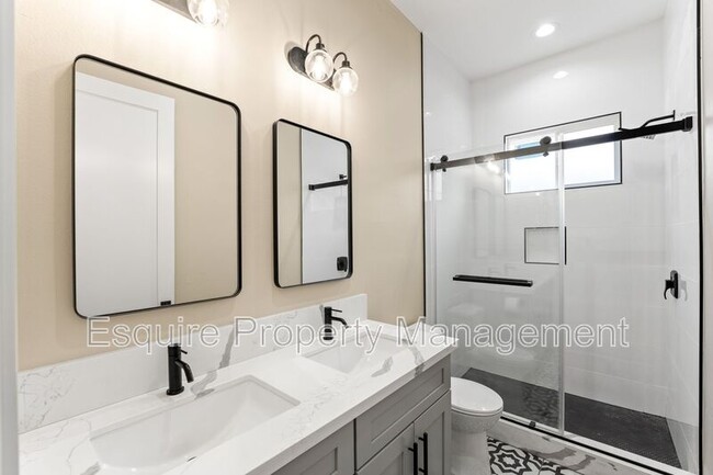 Building Photo - 549 Carty Dr