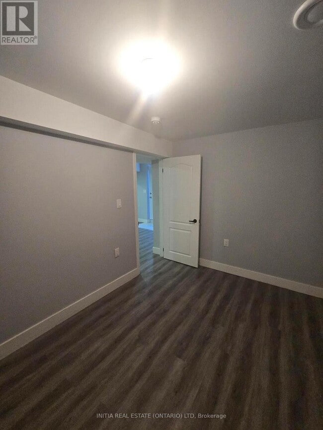 Building Photo - 971 Silverfox Crescent