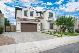 Building Photo - 947 E Ladbroke Way