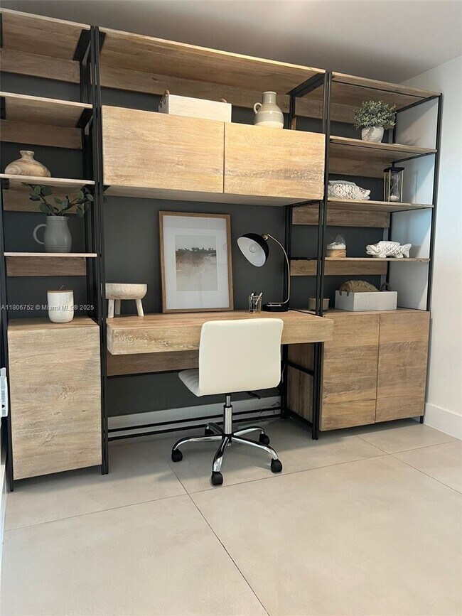 Foto del edificio - 650 NE 32nd St