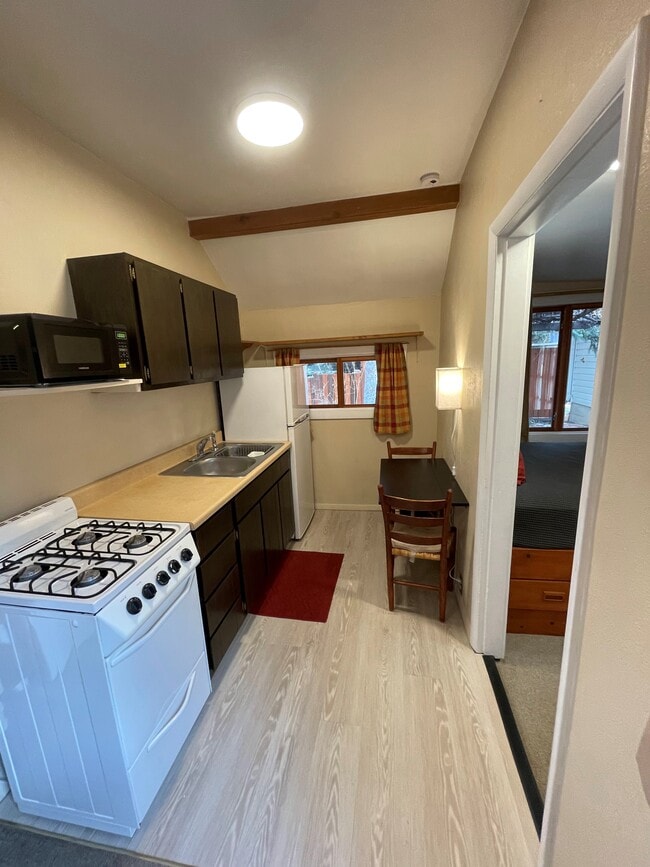 Kitchen - 455 Arapahoe Ave